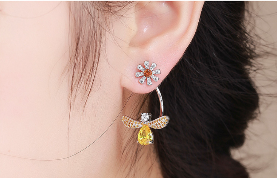 Daisy Bee Stud Earrings