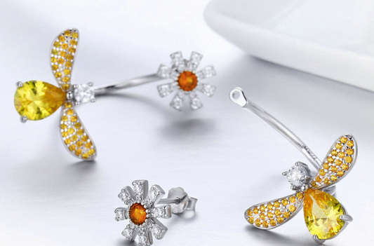 Daisy Bee Stud Earrings