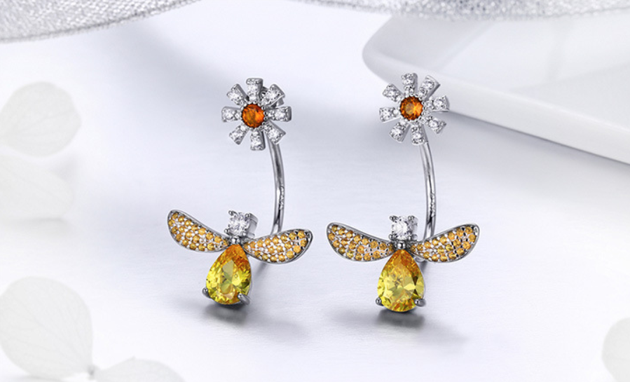 Daisy Bee Stud Earrings