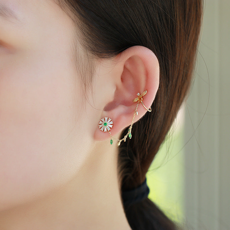 Bee Daisy Stud Earrings with Zirconia in 925 Silver