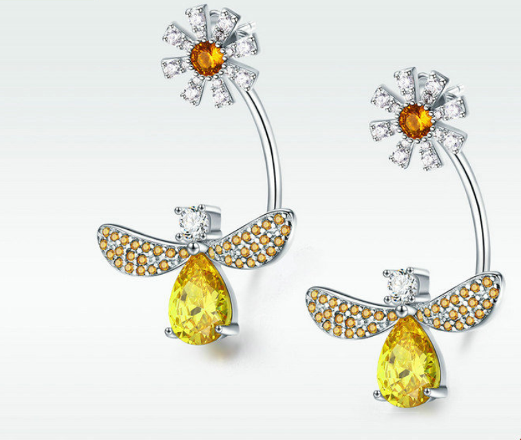 Daisy Bee Stud Earrings