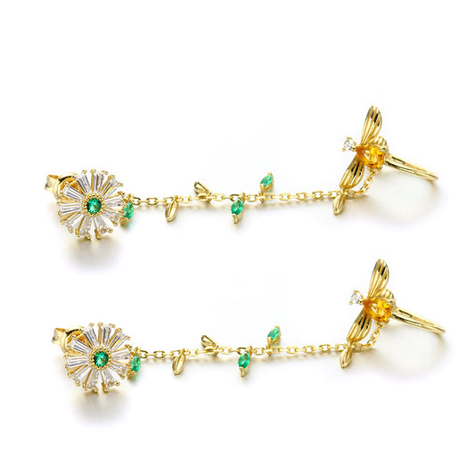Bee Daisy Stud Earrings with Zirconia in 925 Silver